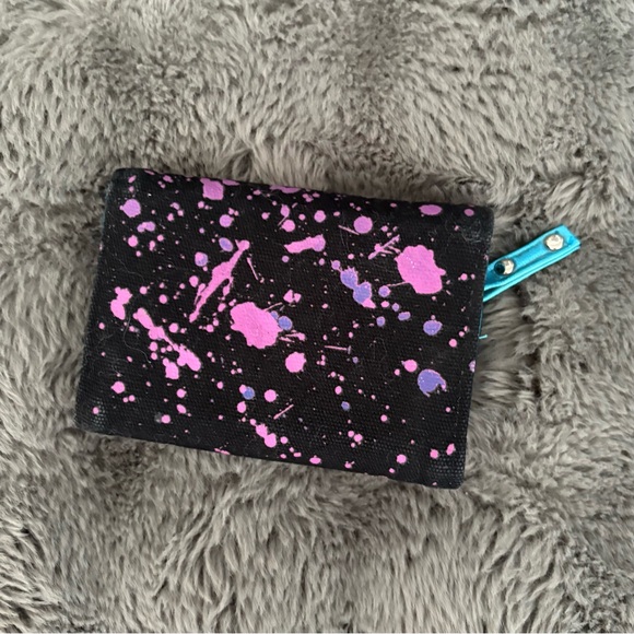 2010’s Hello Kitty Mini Wallet - Picture 2 of 4